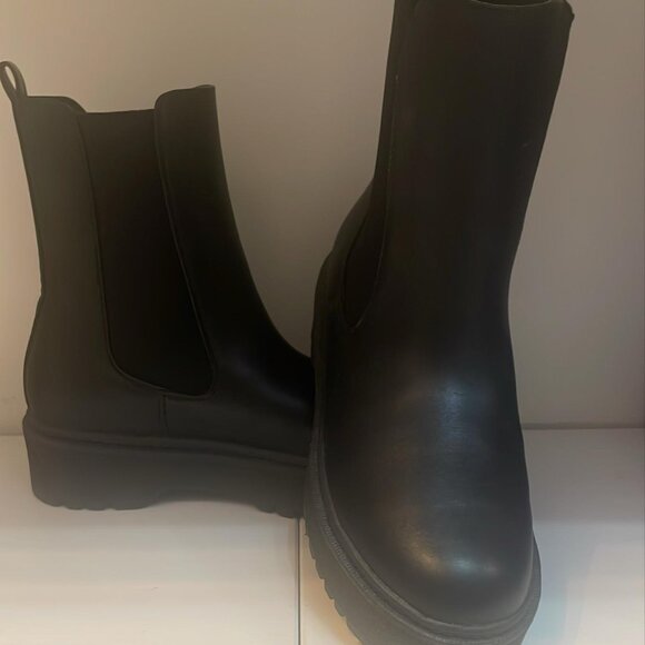 Stylish Black Chunky Chelsea Boots - Size 8.5 - Picture 7 of 9
